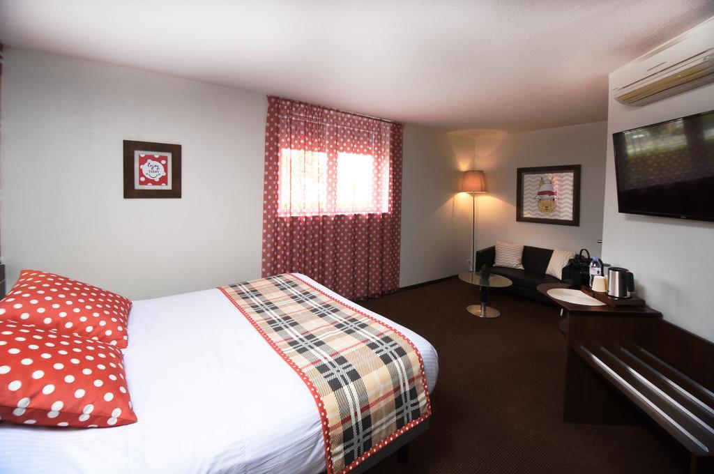 Logis Boutique Hotel Novalis Gradignan Bagian luar foto